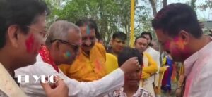 siliguri: রাজনীতির বিভেদ ভূলে হোলির আবির খেলায় মাতলেন মেয়র ও বিধায়ক 
