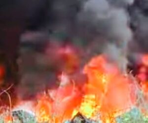 MALDA: ঘন বসতি এলাকায় মজুত রাখা প্লাস্টিক ও রাবারে ভয়াবহ আগুন, ক্ষয়ক্ষতির পরিমাণ কয়েক লক্ষ টাকা