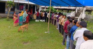CoochBehar VOTE : প্রথম দফায় নির্বাচনে কোচবিহারের বিভিন্ন বুথে ভোটারদের লম্বা লাইন