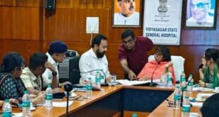 Kolkata: বেহালার বিদ্যাসাগর হাসপাতালে কল্যাণ সমিতির বৈঠকে মন্ত্রী ডাঃ ইন্দ্রনীল খাঁ   