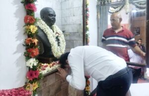 kolkata: ড: শ্যামাপ্রসাদ মুখোপাধ্যায়ের ১২৫ তম জন্মজয়ন্তী উপলক্ষে তার বাসভবনে শ্রদ্ধা জানালেন রাজ্যের ক্রীড়া ও যুব কল্যাণ মন্ত্রী ডাঃ ইন্দ্রনীল খাঁ