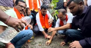Alipurduar: তুরতুরিতে বৃক্ষরোপণ কর্মসূচিতে বনমন্ত্রী মনোজ কুমার ওরাওঁ
