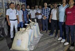 siliguri: চা পাতার বস্তার আড়ালে ট্রাকে করে গাঁজা পাচারের ছক ভেস্তে দিলো পুলিশ, গ্রেপ্তার দুই
