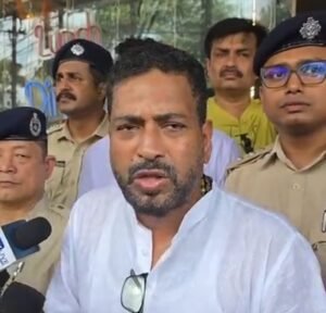 siliguri: পর্যটন মন্ত্রী ডঃ শঙ্কর ঘোষের নেতৃত্বে শিলিগুড়ির বিভিন্ন হোটেল,রেস্তোরাঁ সহ শপিং মলে অভিযান 
