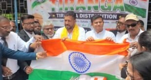 Har ghar tiranga : শিলিগুড়ি আদালতে ‘হর ঘর তিরঙ্গা’ কর্মসূচিতে উপস্থিত পর্যটন মন্ত্রী ডঃ শঙ্কর ঘোষও আইন মন্ত্রী বিরাজ বিশ্বাস