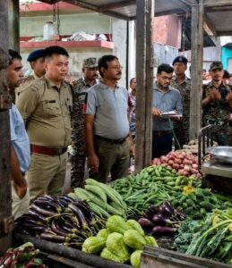CoochBehar: দ্রব্যমূল্য নিয়ন্ত্রণে বিভিন্ন বাজার পরিদর্শন কোচবিহার জেলা পুলিশের 