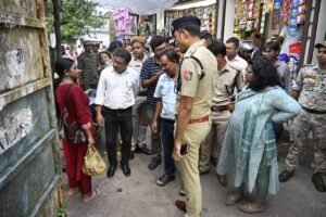 Alipurduar: নিত্য প্রয়োজনীয় পণ্য সামগ্রীর মূল্য নিয়ন্ত্রনে জেলা প্রশাসনের অভিযান 