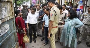 Alipurduar: নিত্য প্রয়োজনীয় পণ্য সামগ্রীর মূল্য নিয়ন্ত্রনে জেলা প্রশাসনের অভিযান