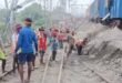 Murshidabad: রেল লাইনে ধস সারানোর কাজ করতে করতেই ফের ধস লাইনে, বাতিল বহু ট্রেন, বিপাকে যাত্রীরা