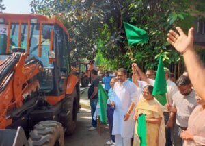 siliguri: শহরকে পরিচ্ছন্ন রাখতে নয়া উদ্যোগ শিলিগুড়ি পৌর নিগমের ,বর্জ্য ব্যবস্থাপনা গাড়ির উদ্বোধন করলেন রাজ্যের পর্যটন ও সংসদ বিষয়ক মন্ত্রী ডঃ শঙ্কর ঘোষ