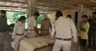 MALDA: তিনটি অবৈধ কাঠ চেরাই মিল সিল করলেন বন দপ্তরের আধিকারিক ও কর্মীরা