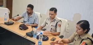Siliguri: কলকাতার চোর বাগানপুজো প্যান্ডেলের পদপিষ্টের ঘটনায় শিলিগুড়িতে পূজো উদ্যোক্তাদের সাথে সতর্কতা বৈঠক ,উপস্থিত মন্ত্রী ডঃ শঙ্কর ঘোষ
