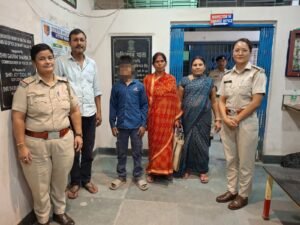 siliguri: হারিয়ে যাওয়া নাবালককে নিরাপদে উদ্ধার করে পরিবারের হাতে তুলে দিলো পুলিশ